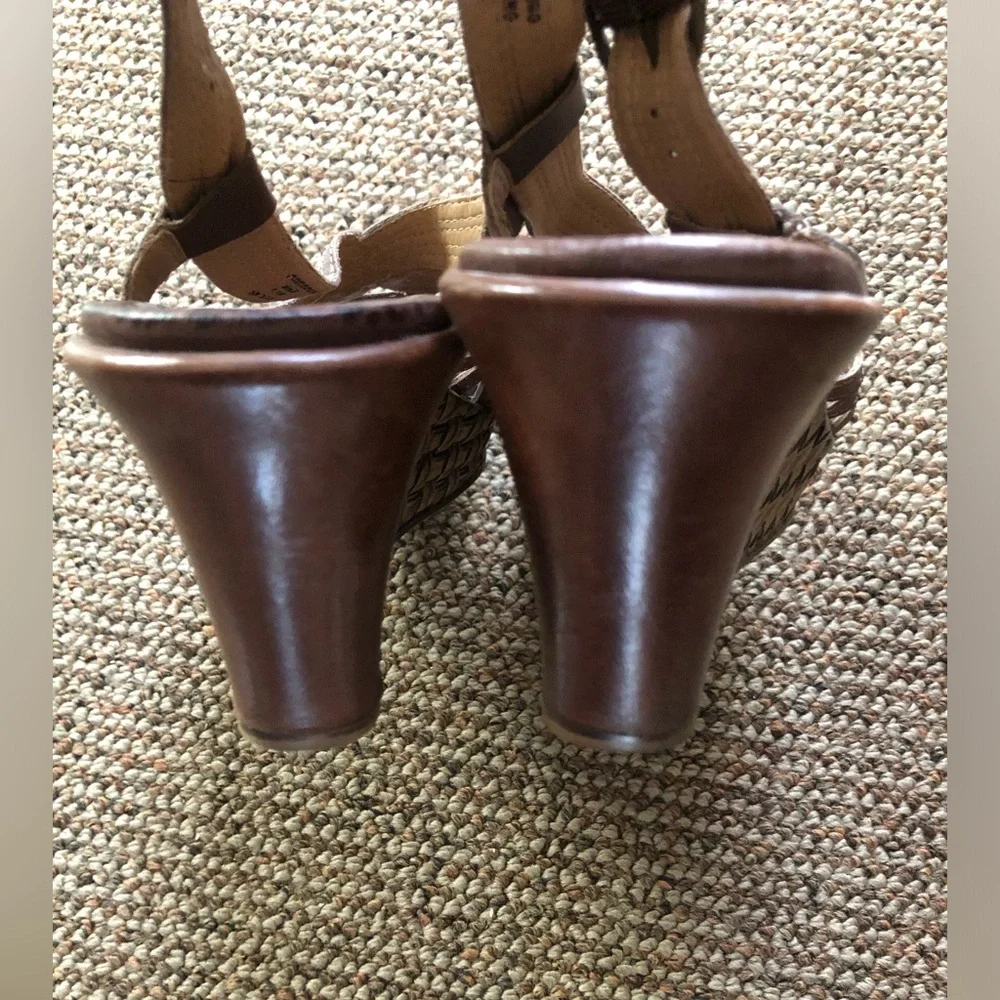 Leather wedge sandal by Earth